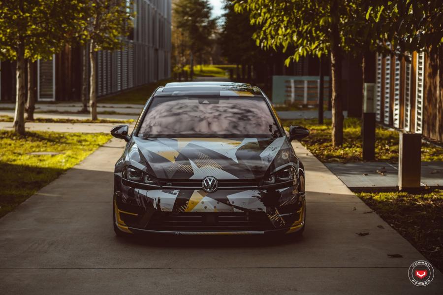  Volkswagen Golf R on Vossen Wheels (HC-3) 2017 года  (фото 4 из 36)
